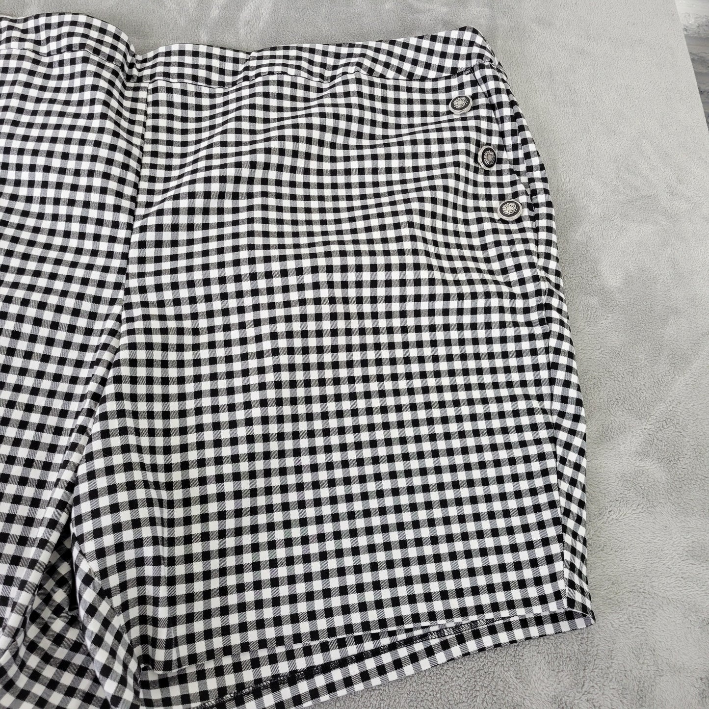 Cato Est 1946 Women's Gingham Shorts Size 28W Black White Check Pull On PLA54E