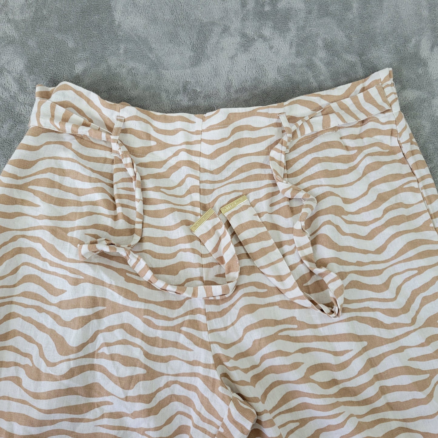 Anne Klein Women's XL Shorts Animal Print Tan White Belted Linen Viscose ANI49E