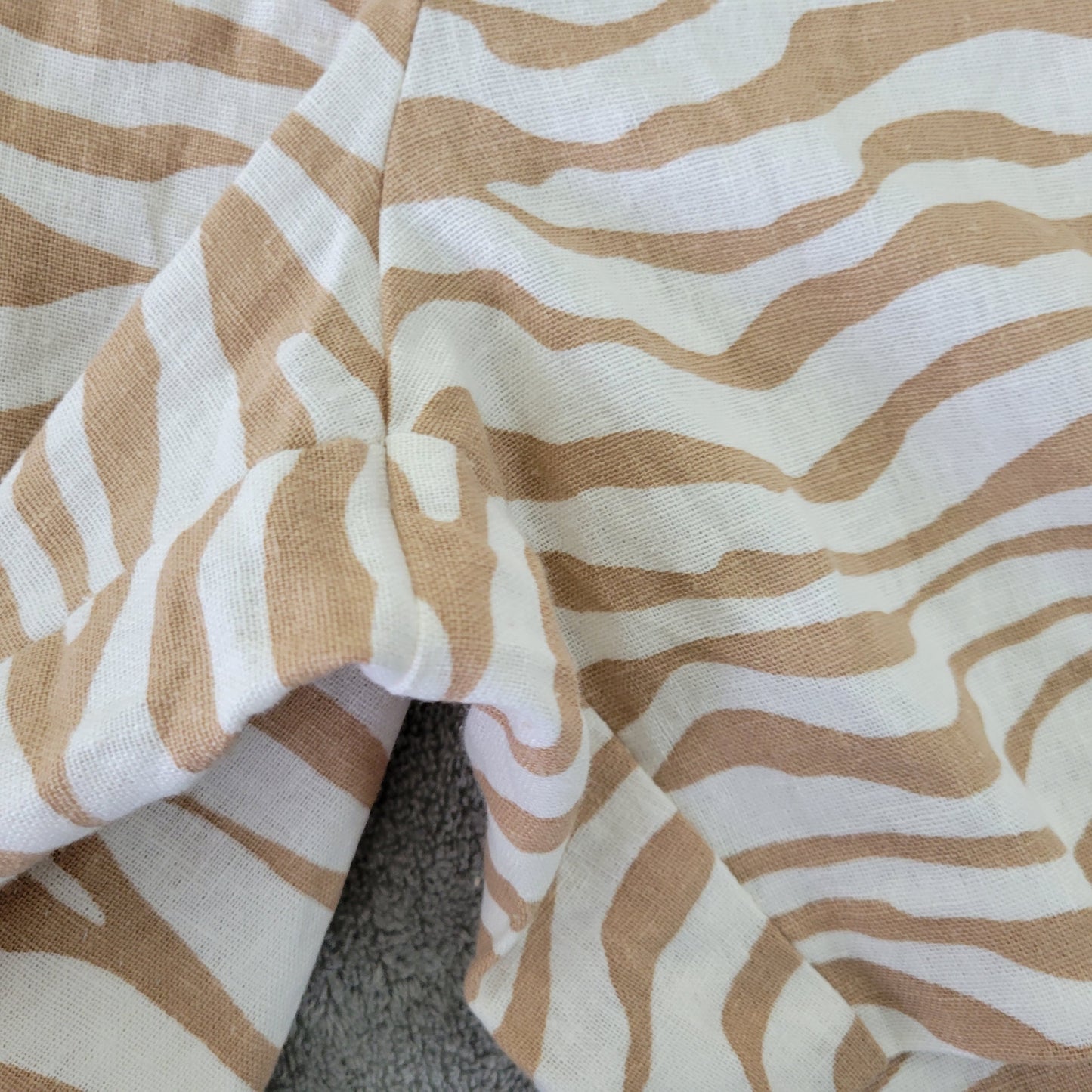 Anne Klein Women's XL Shorts Animal Print Tan White Belted Linen Viscose ANI49E