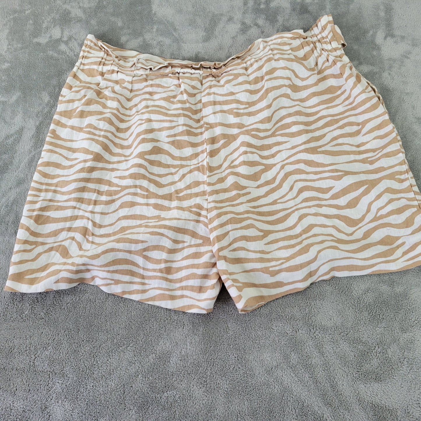 Anne Klein Women's XL Shorts Animal Print Tan White Belted Linen Viscose ANI49E