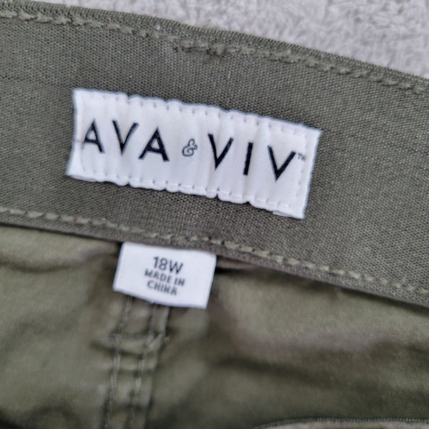 Ava & Viv Women's Green Denim Shorts Size 18W Cuffed Elastic Waist SHO14E
