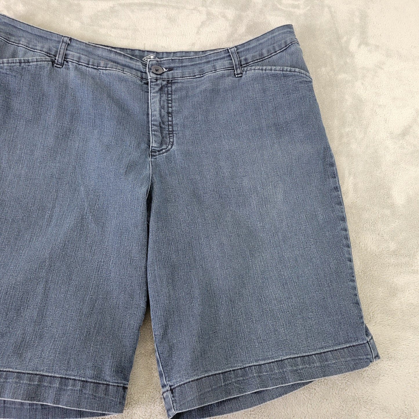 St. John's Bay Women's Size 18W Denim Bermuda Shorts Dark Blue Stretch SHO11E