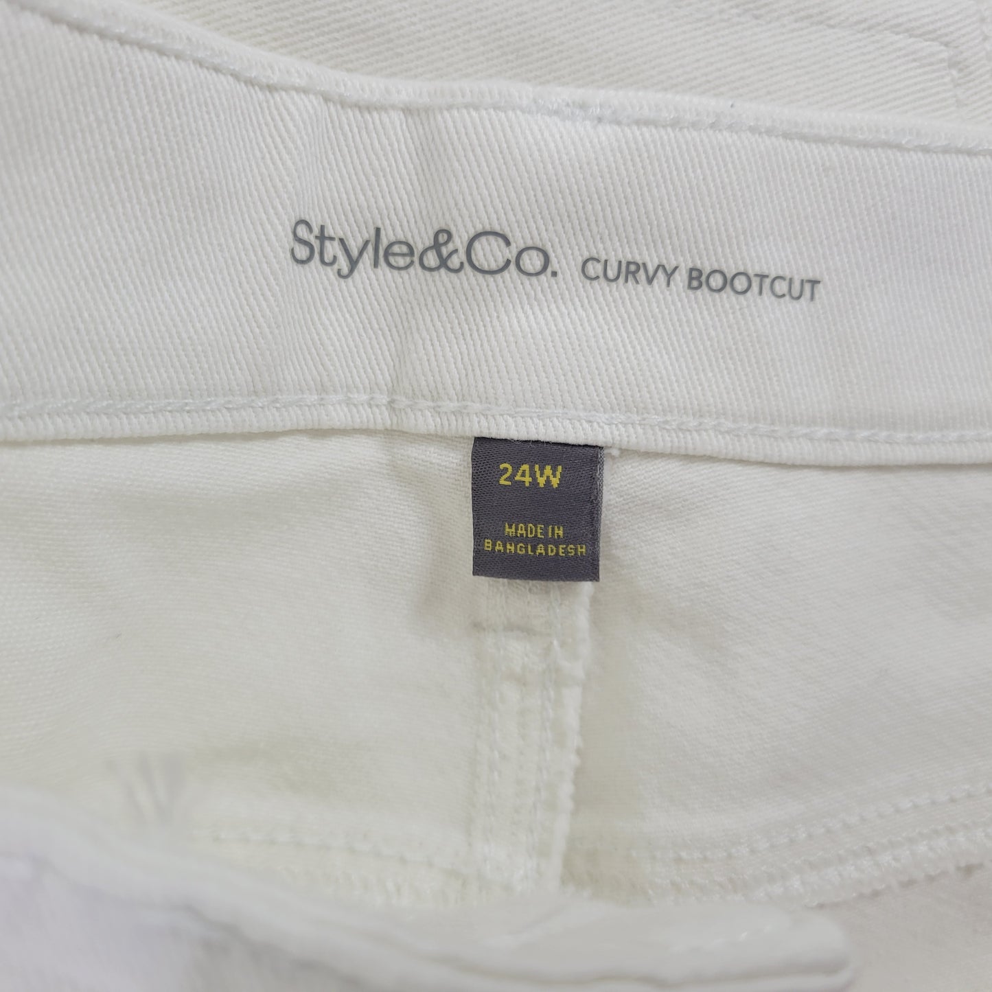 Style & Co Women's 24W White Bootcut Jeans Mid Rise Slimming Pockets Plus BOO7E
