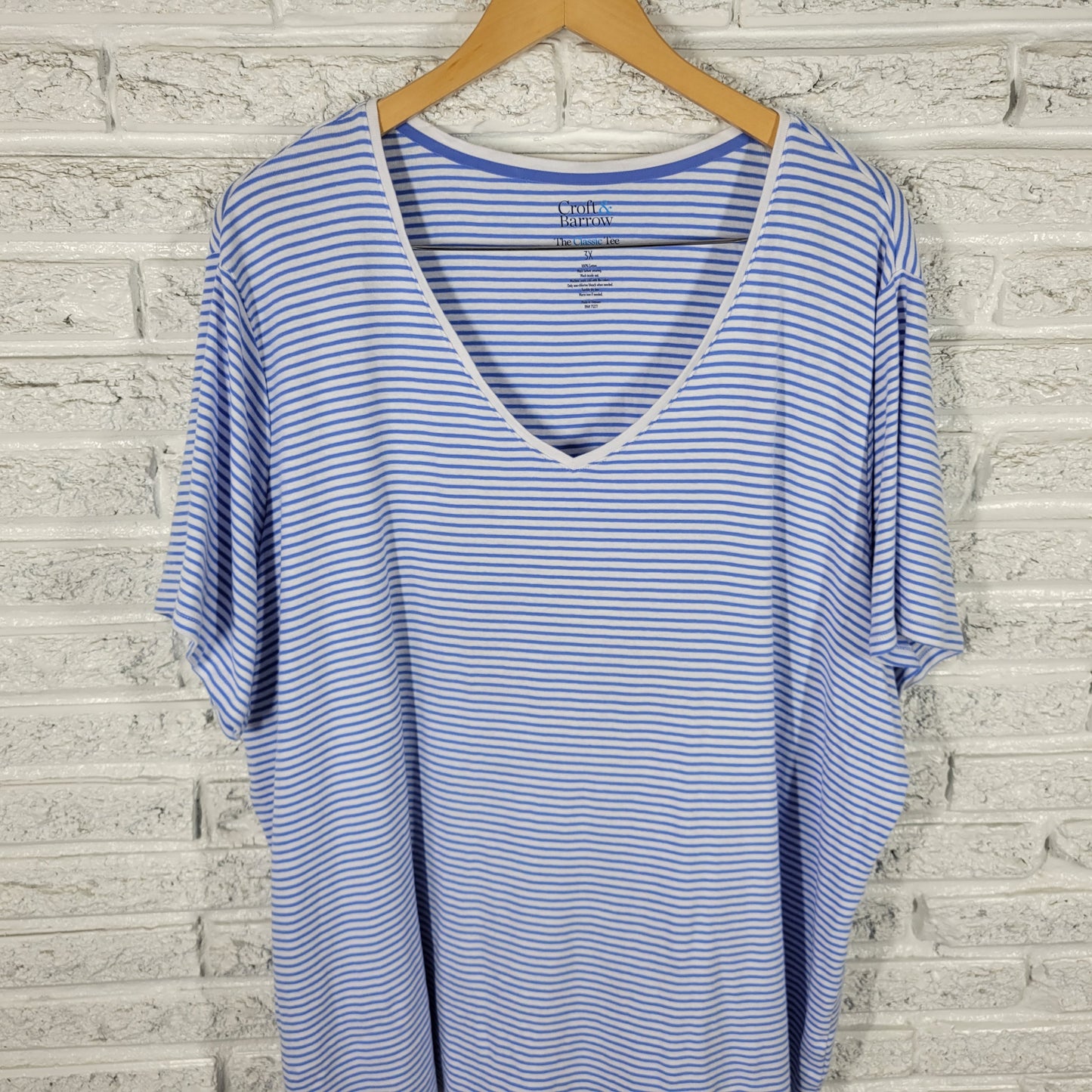 Croft & Barrow 3X Blue White Striped V-Neck Tee 100% Cotton STR104E