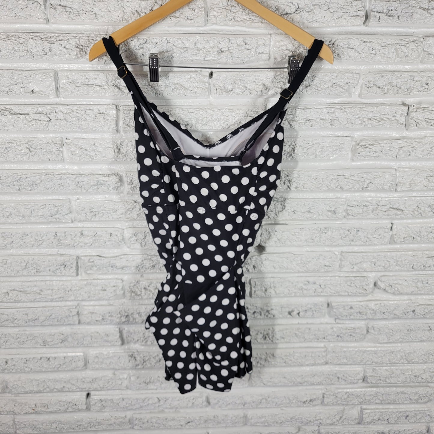 Ava & Viv 18W One Piece Swimsuit Skirted Black Polka Dot Built-in Bra GEO105E