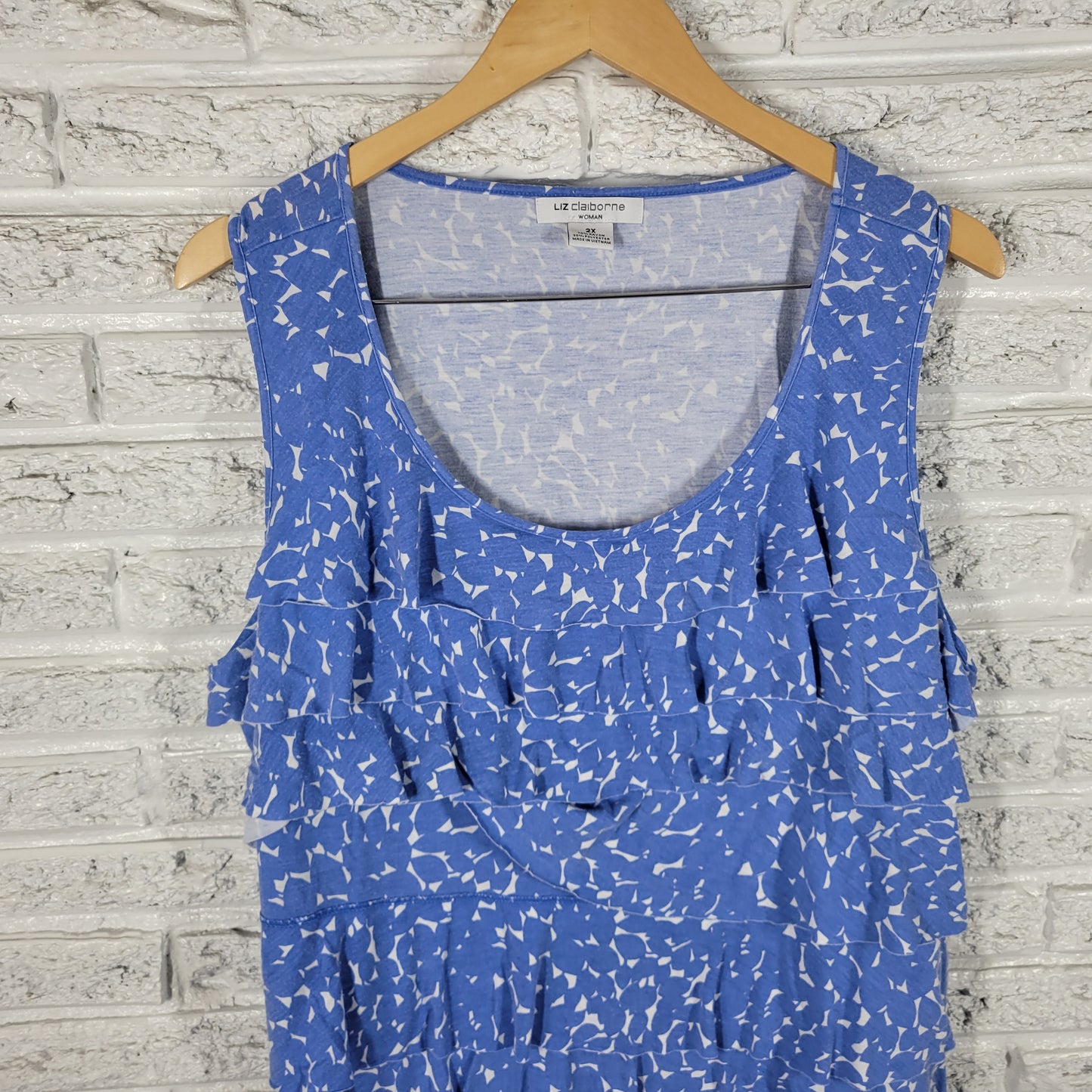 Liz Claiborne 2X Blue White Floral Tiered Tank Top Ruffle Sleeveless FLO207E