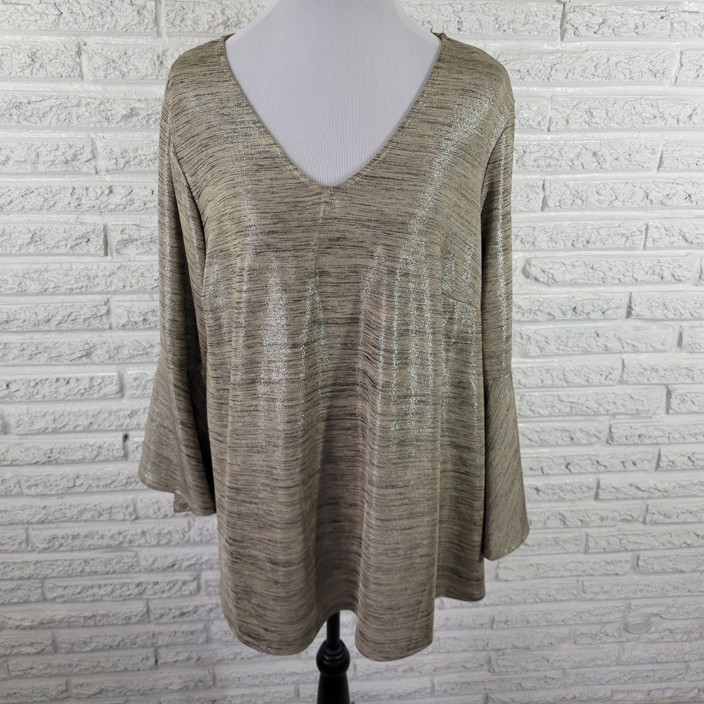 Valerie Stevens 1X Gold Metallic Knit Blouse V-Neck Long Bell Sleeve Top A10E