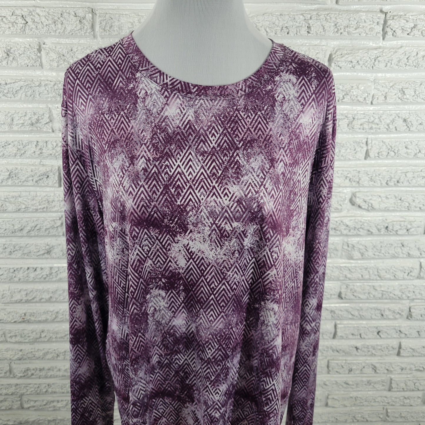Enlighten 2X Tunic Top Purple White Geometric Long Sleeve Crew Neck GEO185E