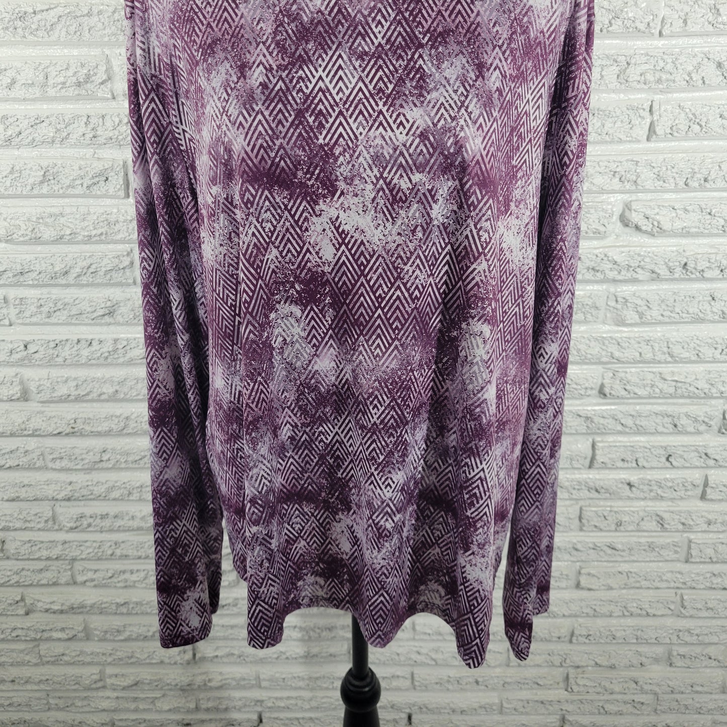 Enlighten 2X Tunic Top Purple White Geometric Long Sleeve Crew Neck GEO185E