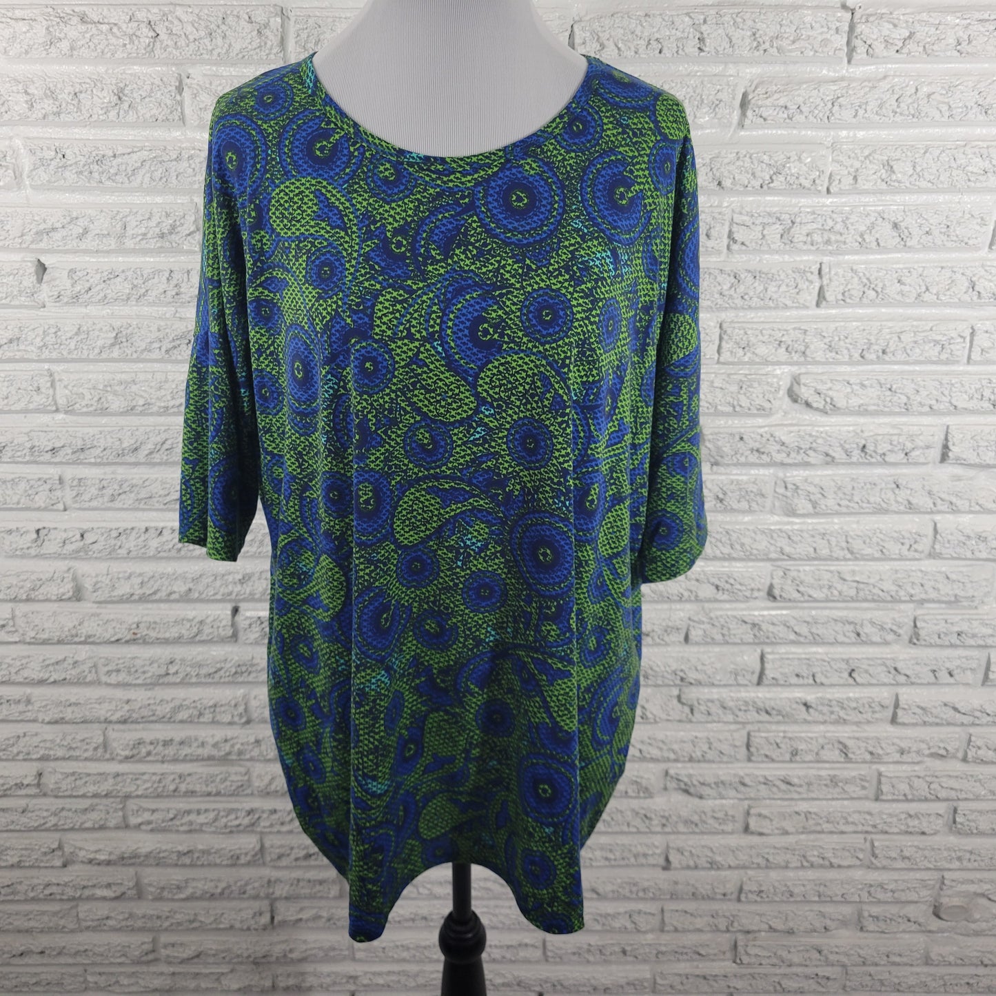 LuLaRoe XL Tunic Top Blue Green Geometric Short Sleeve Crew Neck Stretch GEO130E