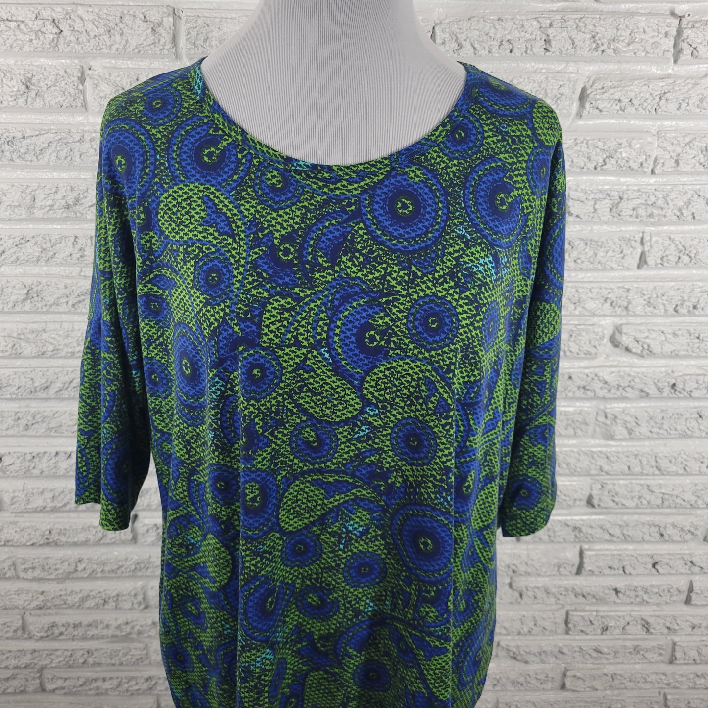 LuLaRoe XL Tunic Top Blue Green Geometric Short Sleeve Crew Neck Stretch GEO130E
