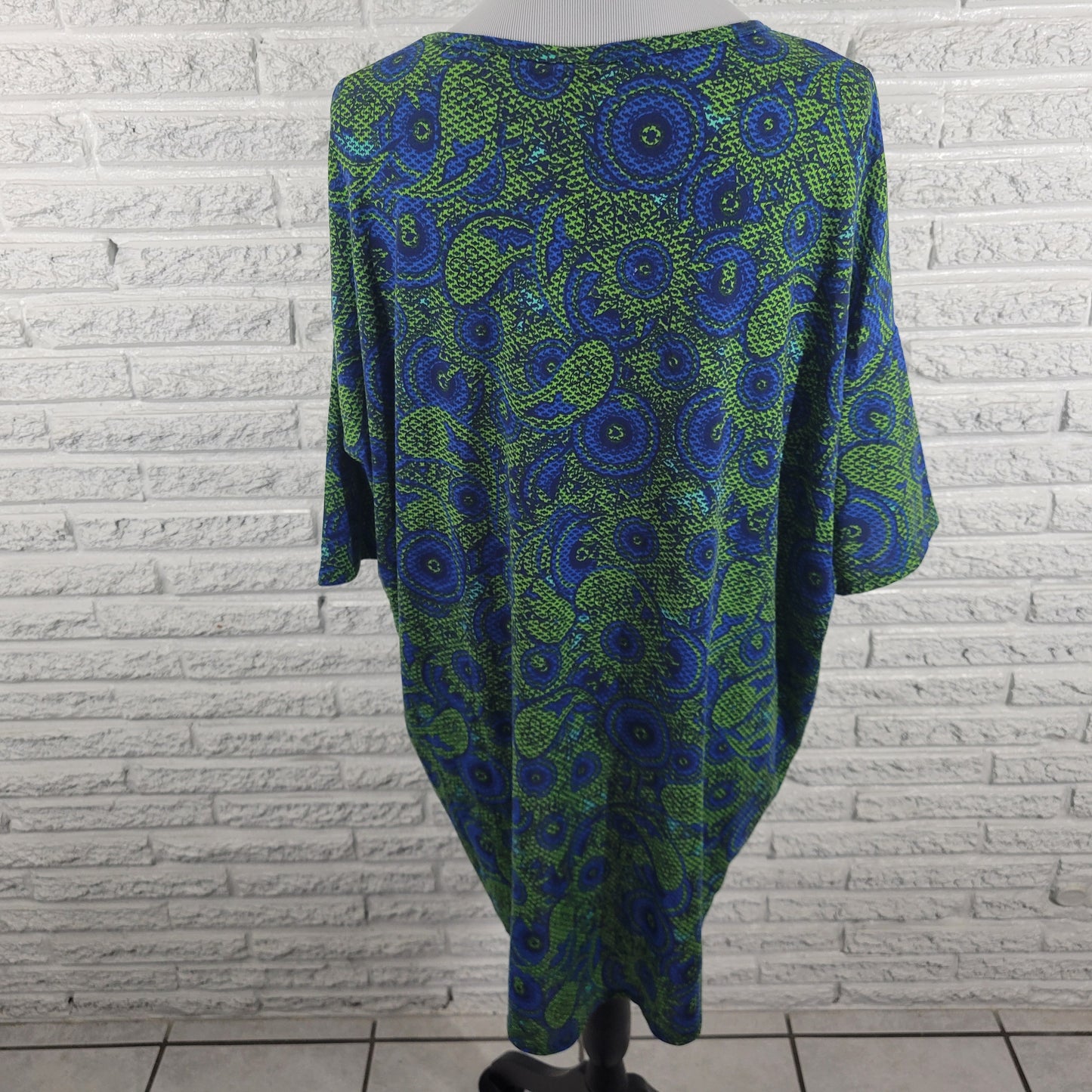 LuLaRoe XL Tunic Top Blue Green Geometric Short Sleeve Crew Neck Stretch GEO130E