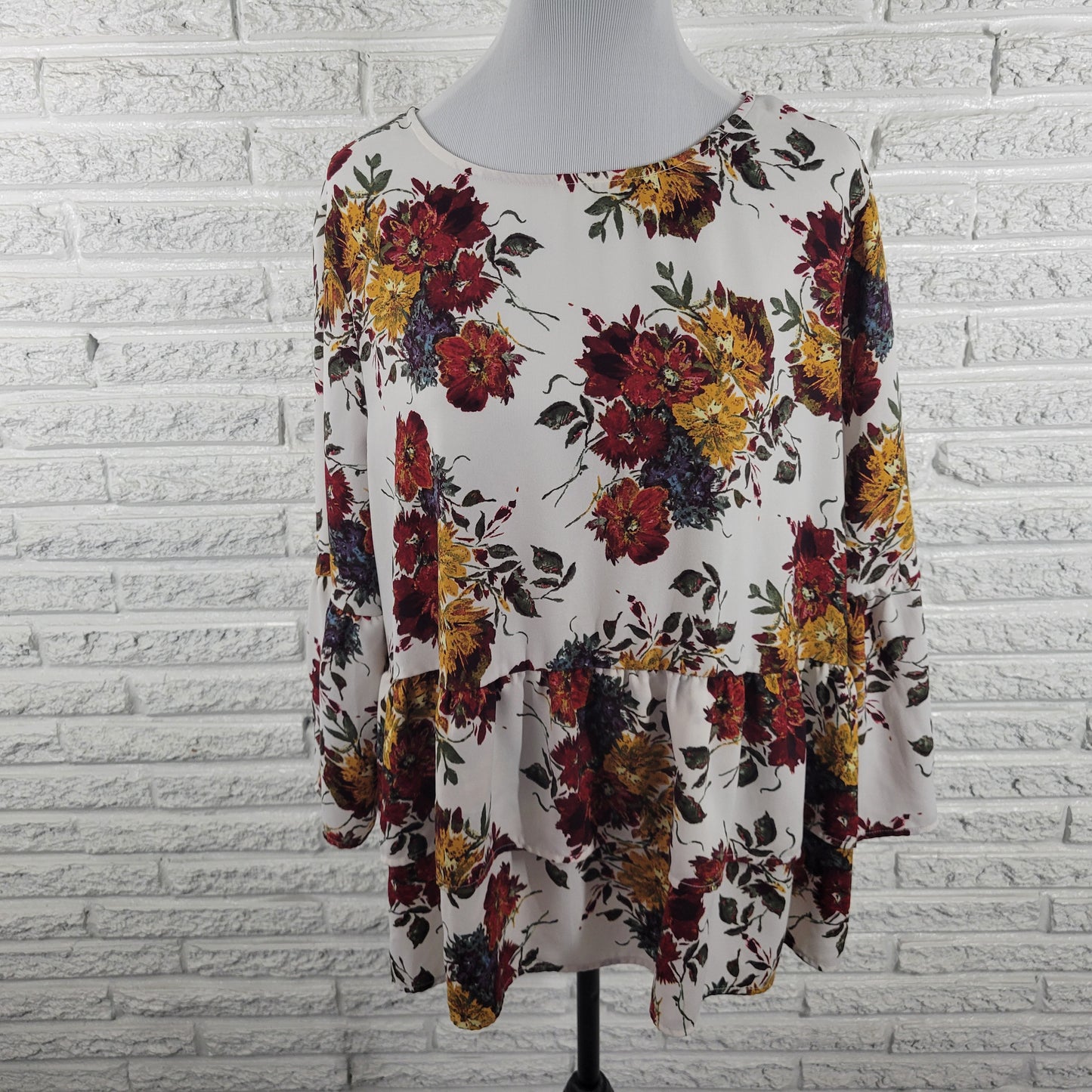 Time & Tru XXL Top Red Gold Floral Bell Sleeve Blouse Back Keyhole Plus FLO239XE
