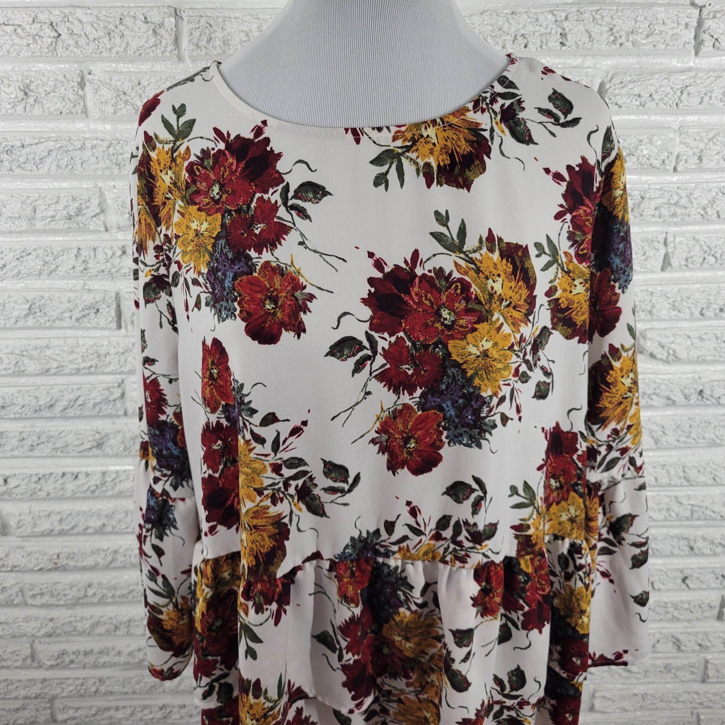 Time & Tru XXL Top Red Gold Floral Bell Sleeve Blouse Back Keyhole Plus FLO239XE