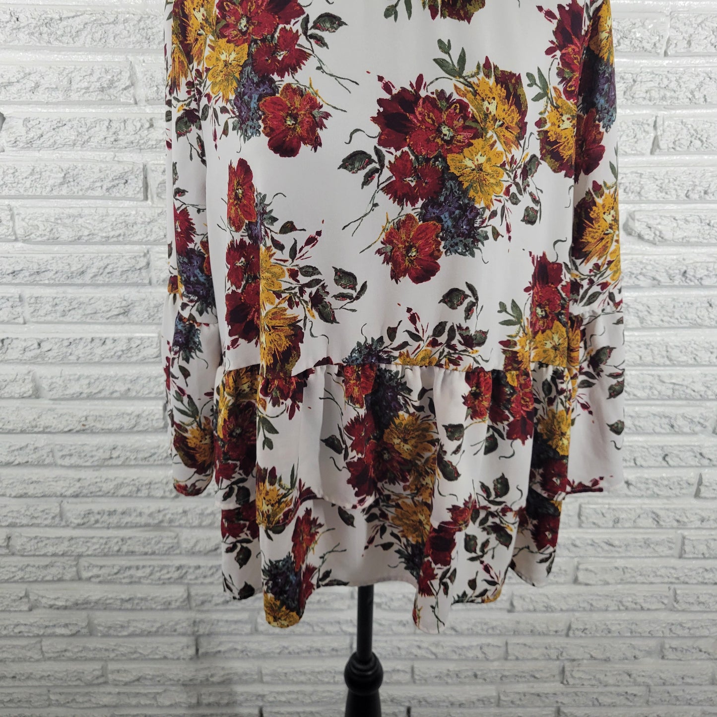 Time & Tru XXL Top Red Gold Floral Bell Sleeve Blouse Back Keyhole Plus FLO239XE