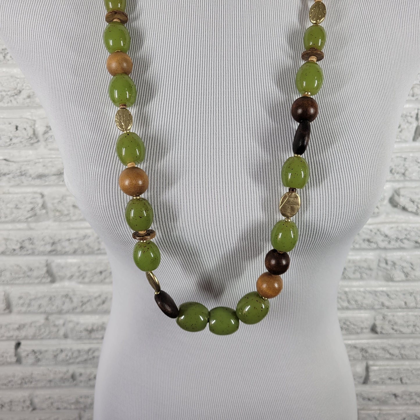Chicos Green Beaded Necklace Gold Tone Wood Resin Multi Strand Statement N7E