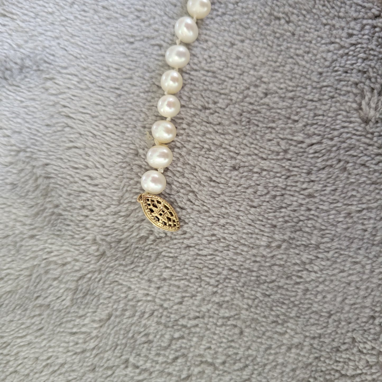 Vintage Gold Tone Filigree Clasp Faux Pearl Necklace 19" Knotted Classic N16E