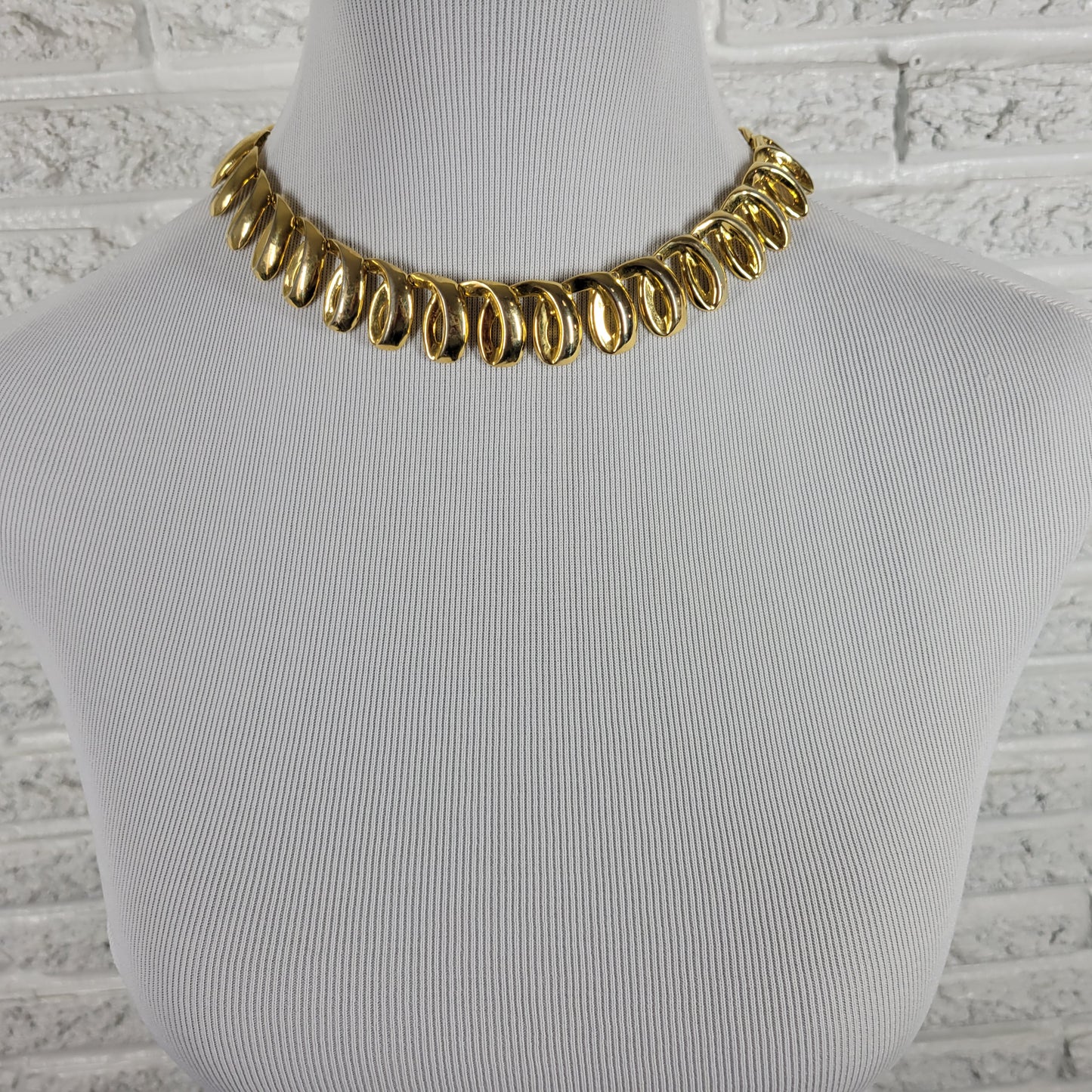 Vintage Chunky Gold Tone Scroll Link Choker Necklace Bold Statement N4E