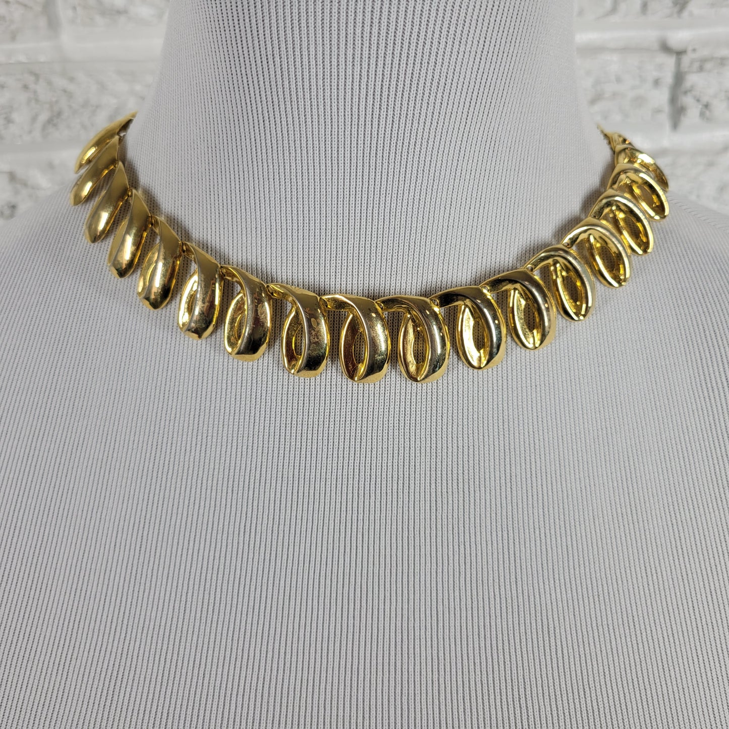 Vintage Chunky Gold Tone Scroll Link Choker Necklace Bold Statement N4E