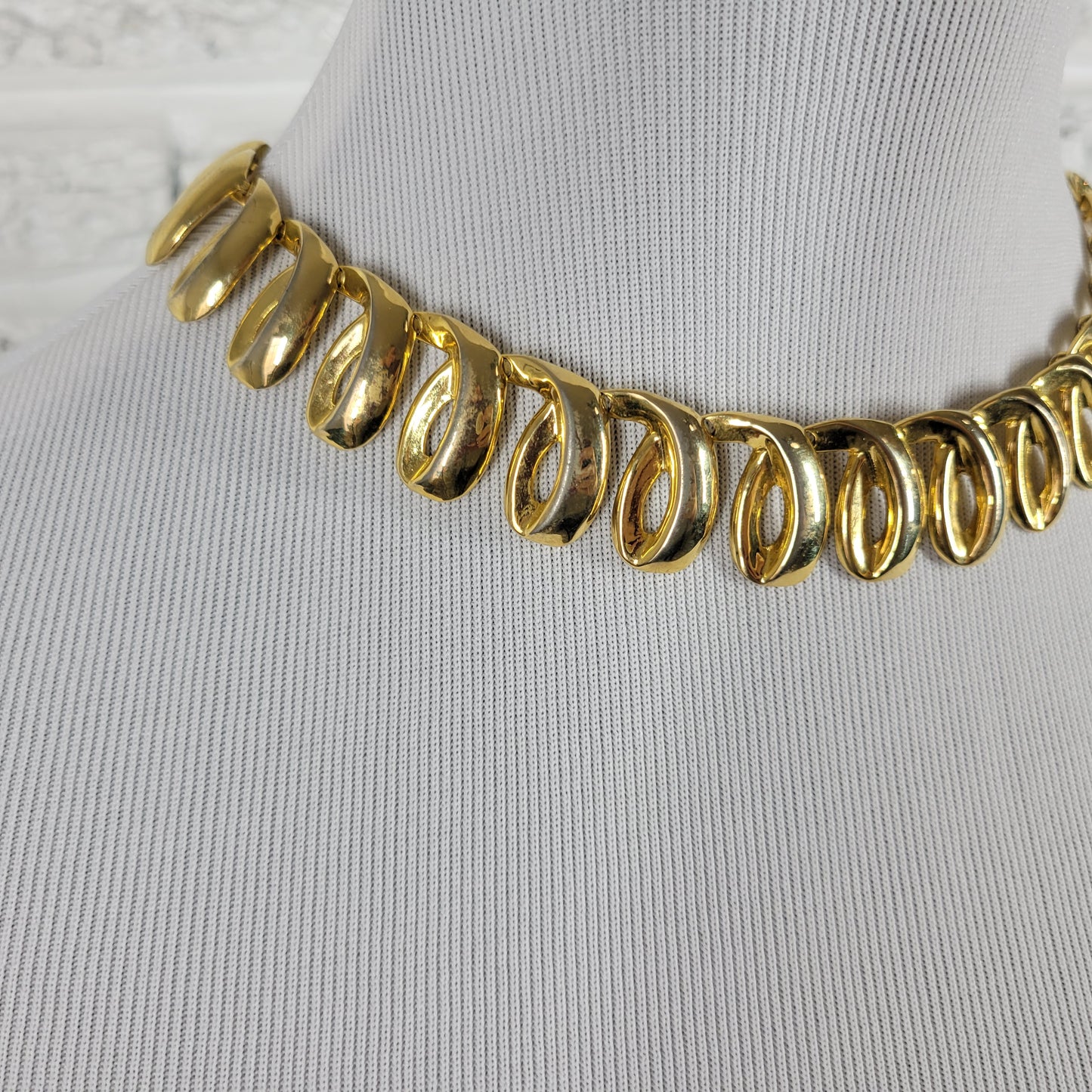 Vintage Chunky Gold Tone Scroll Link Choker Necklace Bold Statement N4E