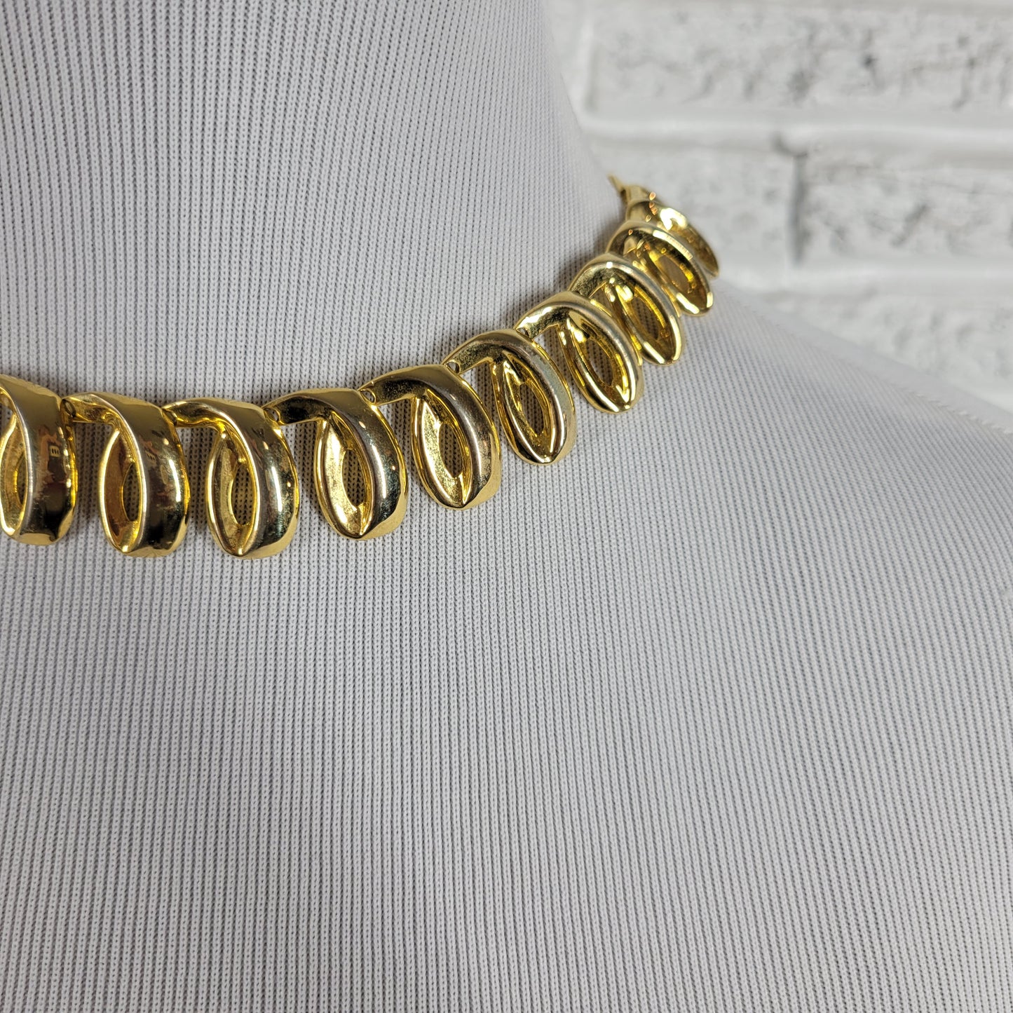 Vintage Chunky Gold Tone Scroll Link Choker Necklace Bold Statement N4E