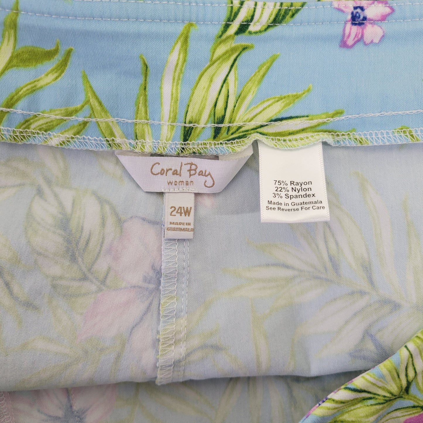 Coral Bay Women 24W Shorts Blue Purple Floral Pull On Stretch 10" Inseam FLO247E