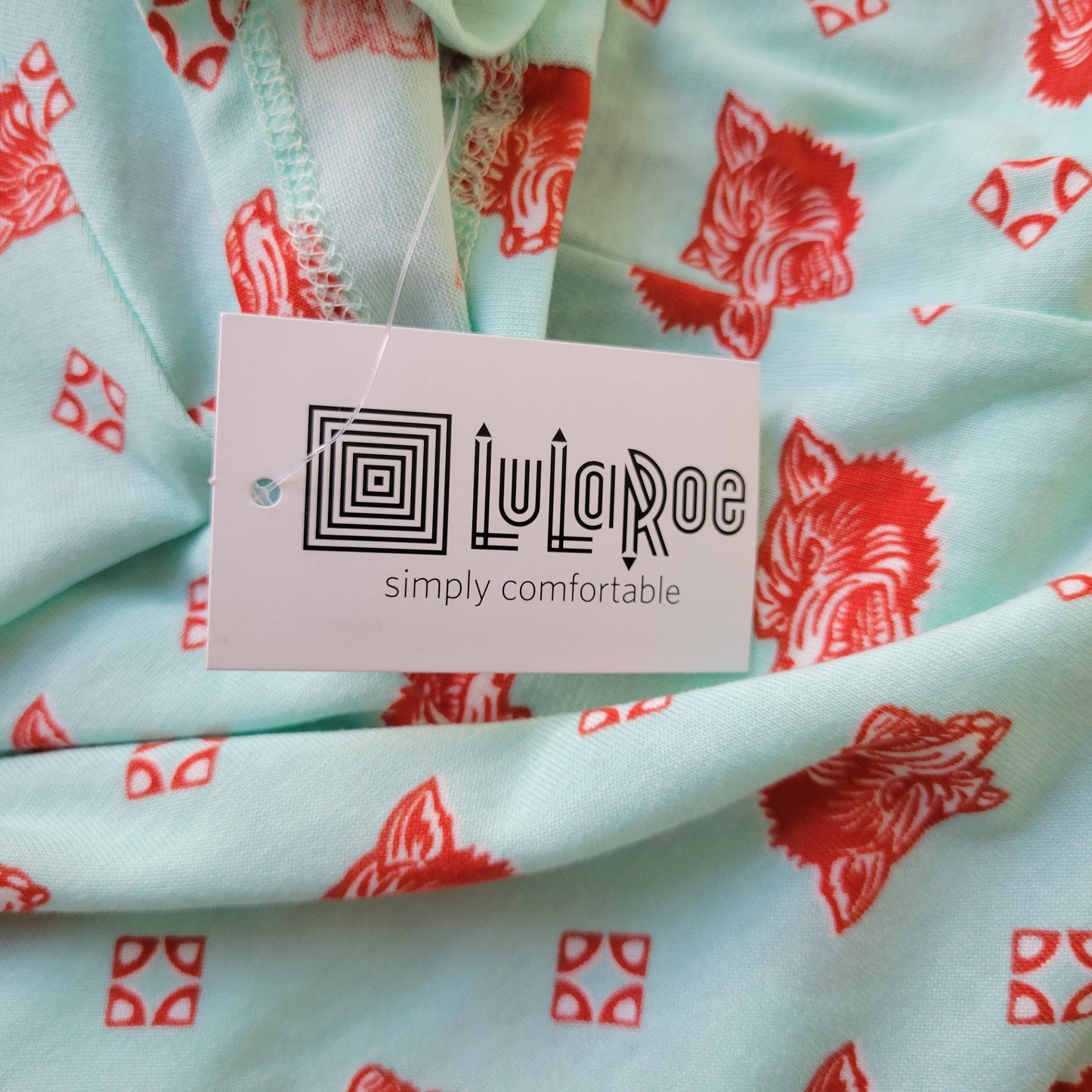 LuLaRoe Christy 2XL Tunic Top Blue Red Wolf Print V-Neck Short Sleeve NOV66E