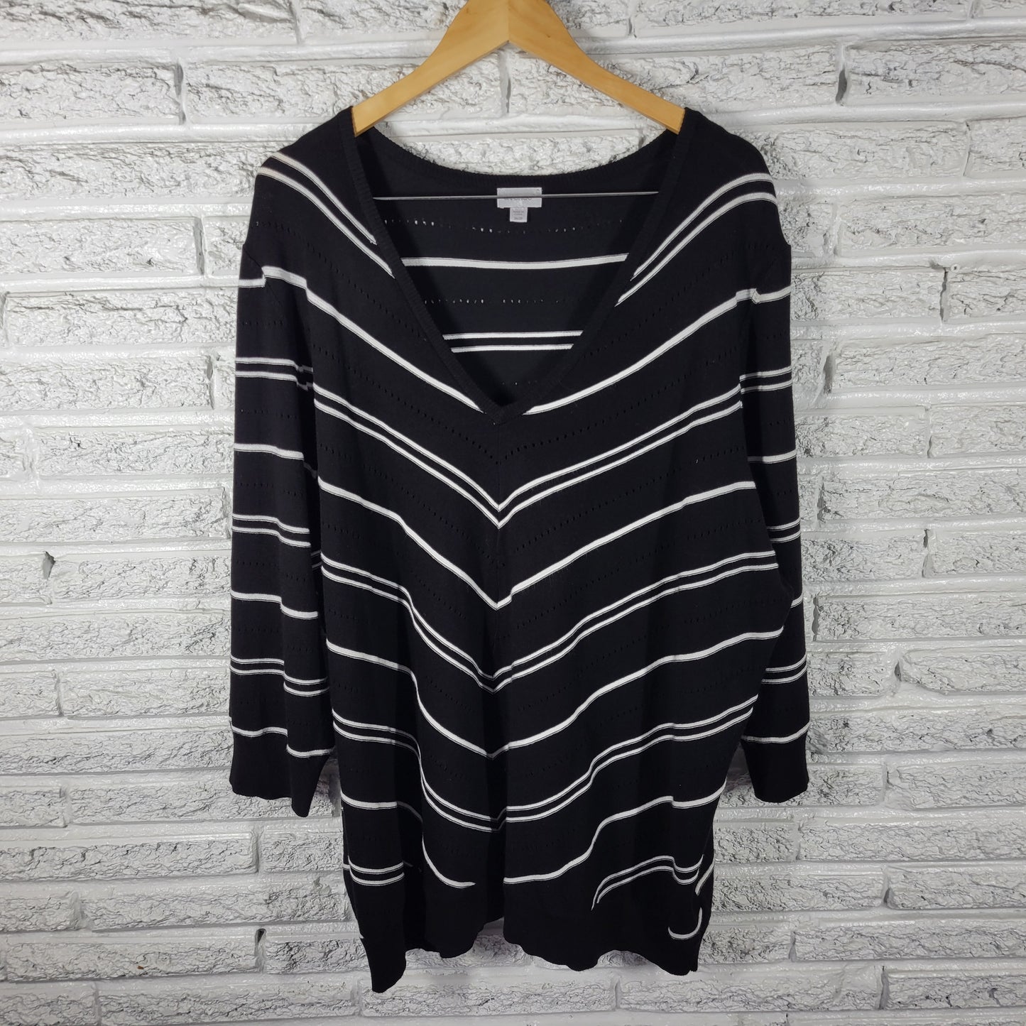 Avenue Women 26-28 Sweater Black Eyelet V-Neck 3/4 Sleeve Knit Stretch BLA65E