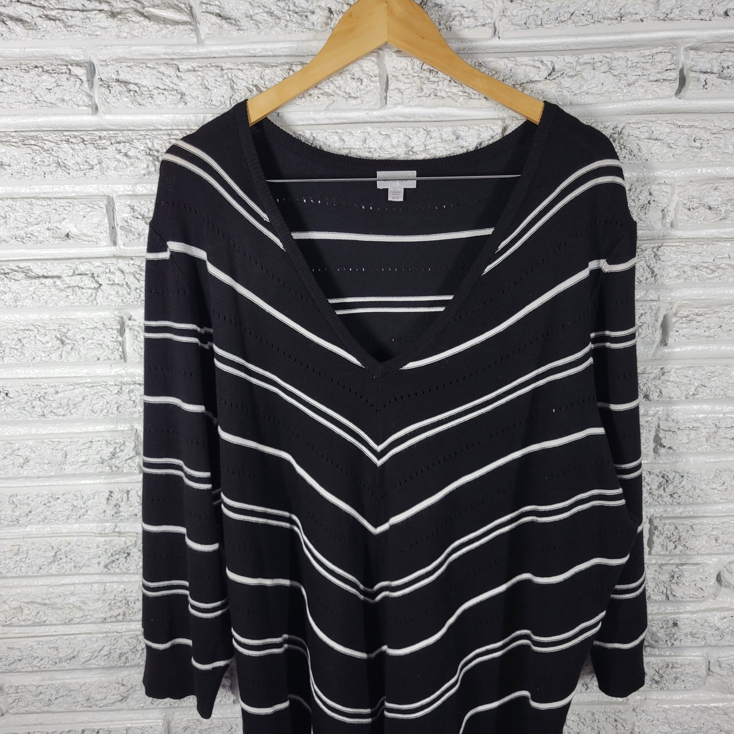 Avenue Women 26-28 Sweater Black Eyelet V-Neck 3/4 Sleeve Knit Stretch BLA65E