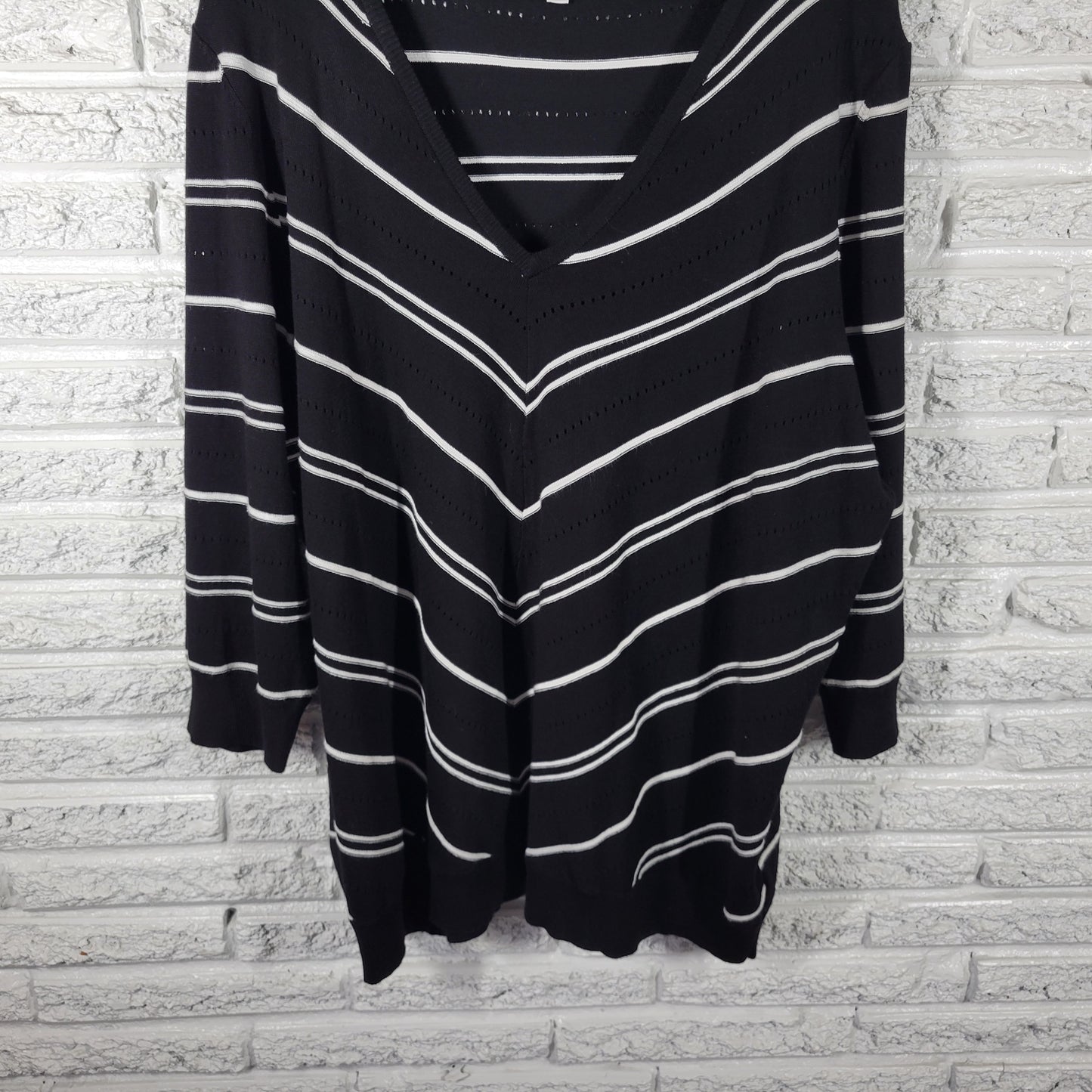 Avenue Women 26-28 Sweater Black Eyelet V-Neck 3/4 Sleeve Knit Stretch BLA65E