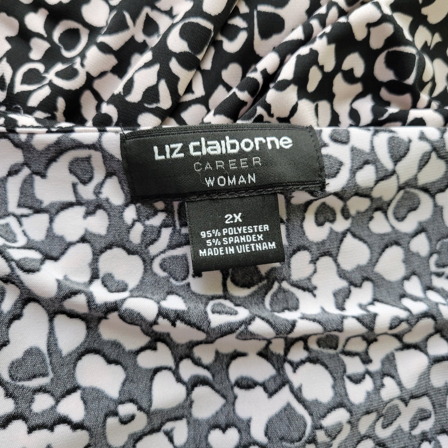Liz Claiborne Women's Plus Size 2X Top Black Geometric Pleated Blouse GEO203E