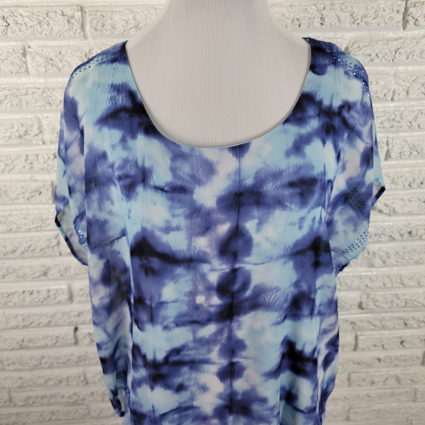 One World Live Let Live Women XL Blue Tie Dye Studded Sleeveless Top TIE27E