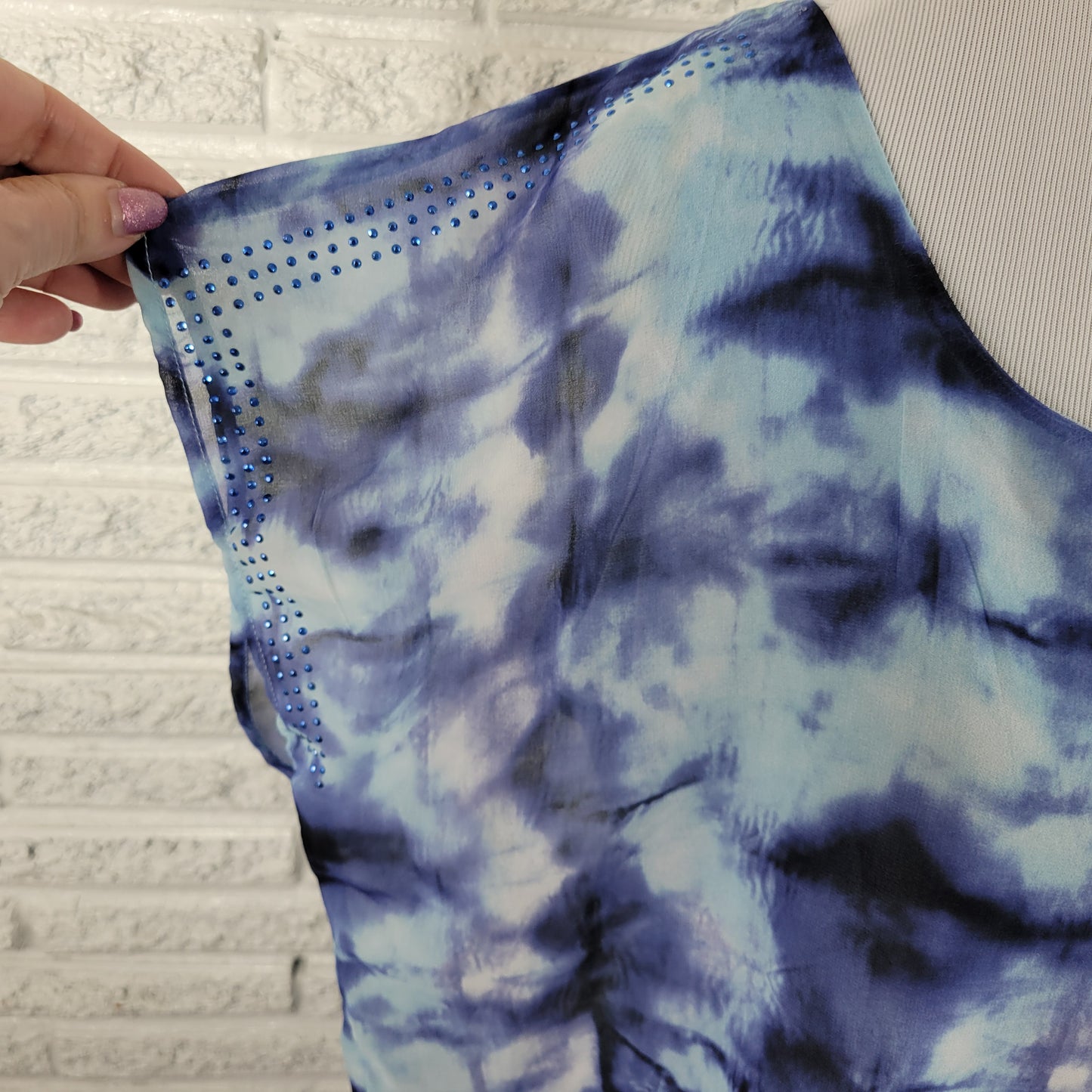 One World Live Let Live Women XL Blue Tie Dye Studded Sleeveless Top TIE27E