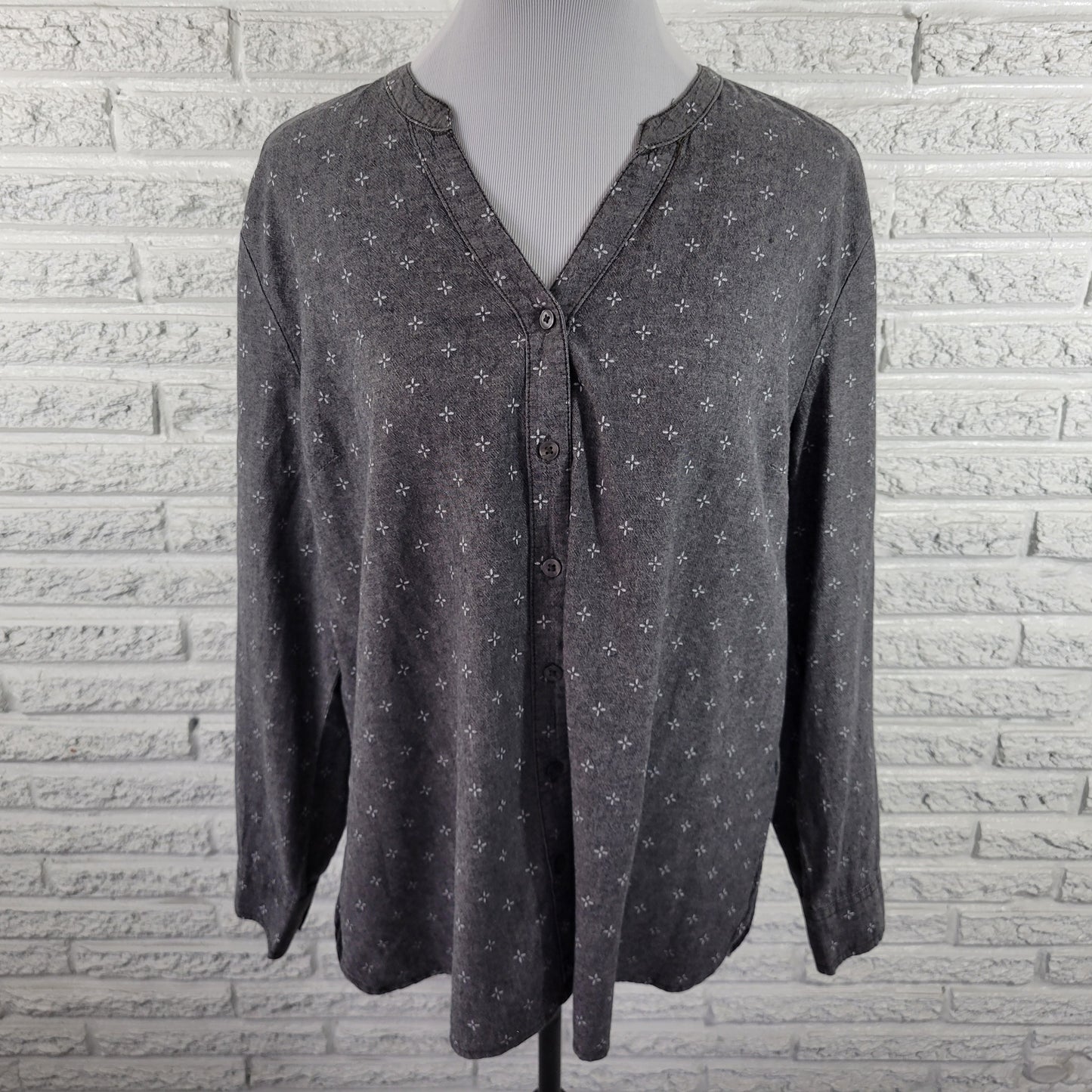 Basic Editions Women XL Gray Top V-Neck 100% Cotton Long Sleeve Button GRA16E