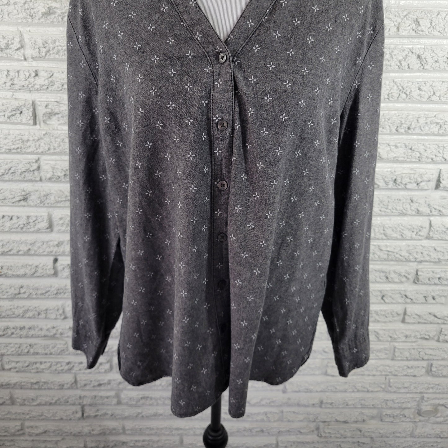Basic Editions Women XL Gray Top V-Neck 100% Cotton Long Sleeve Button GRA16E