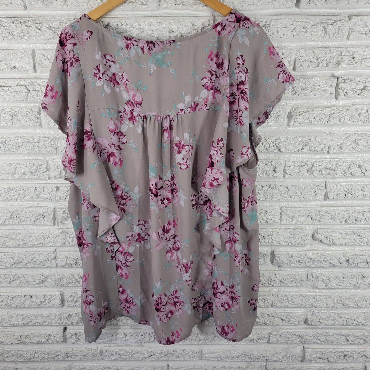 Torrid 4X Floral Top Gray Purple Flutter Sleeve V-Neck Ruffle Plus Size FLO258E