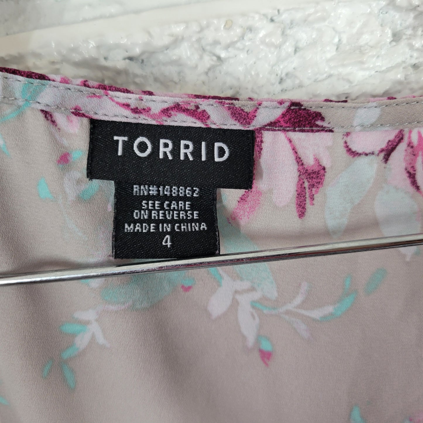 Torrid 4X Floral Top Gray Purple Flutter Sleeve V-Neck Ruffle Plus Size FLO258E