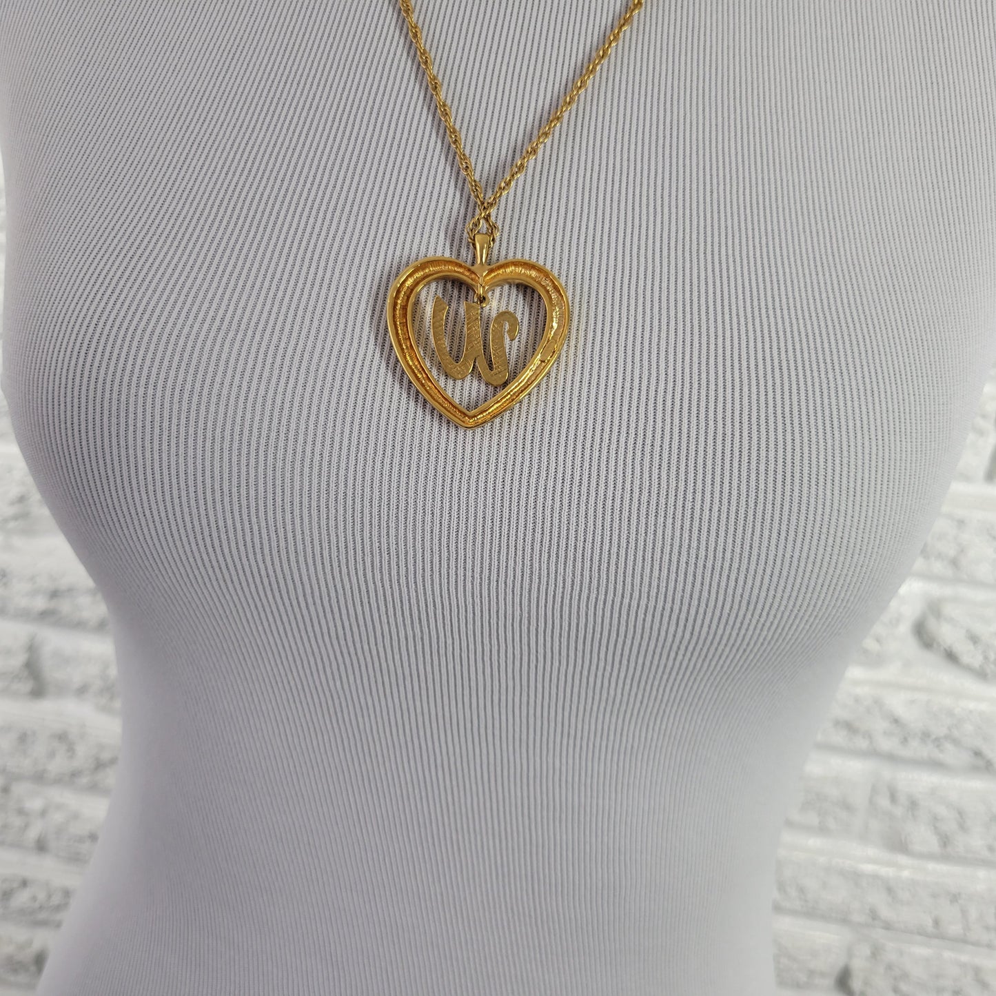 Vintage Gold Tone Initial W Heart Pendant Necklace 24" Rope Chain Jewelry N20E