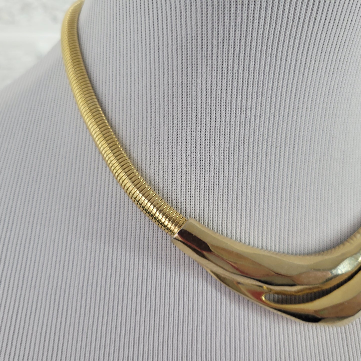 Vintage Gold Tone Omega Chain Collar Necklace Curved Abstract Sculptural N15E