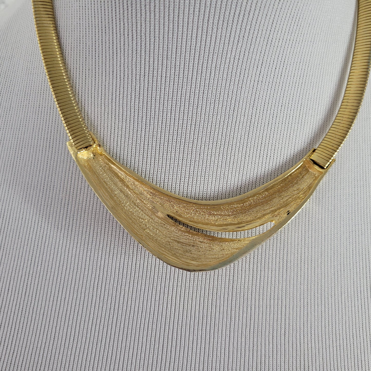 Vintage Gold Tone Omega Chain Collar Necklace Curved Abstract Sculptural N15E