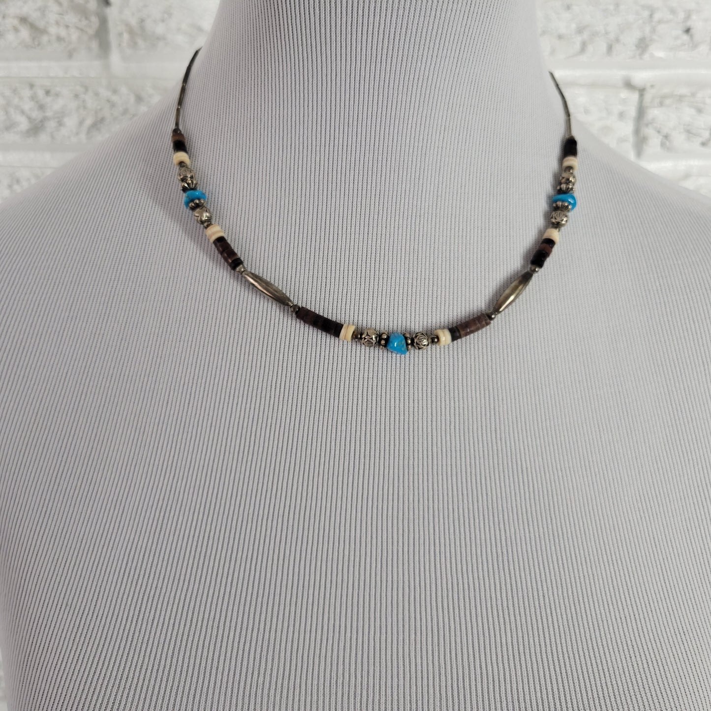 Vintage Southwestern Boho Tribal Silver Tone Necklace Blue Heishi Beads 19" N18E