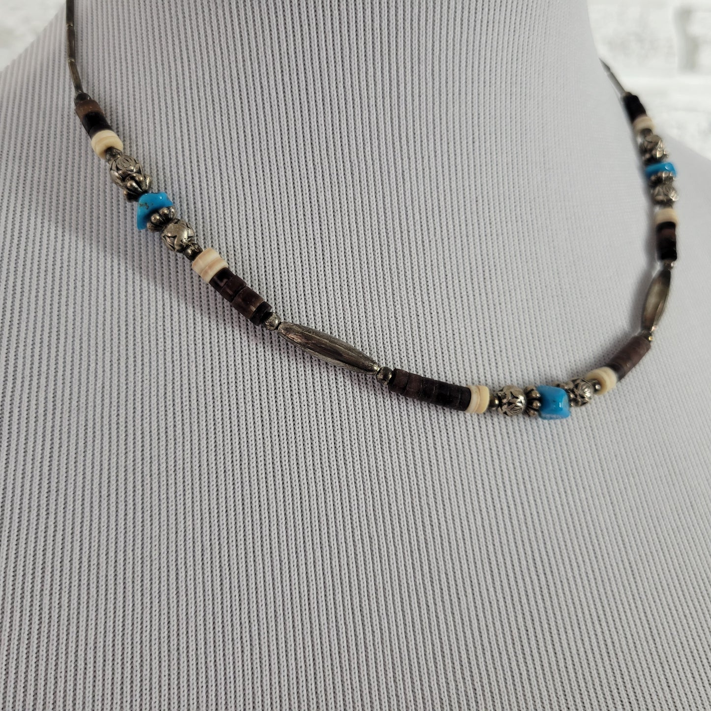 Vintage Southwestern Boho Tribal Silver Tone Necklace Blue Heishi Beads 19" N18E