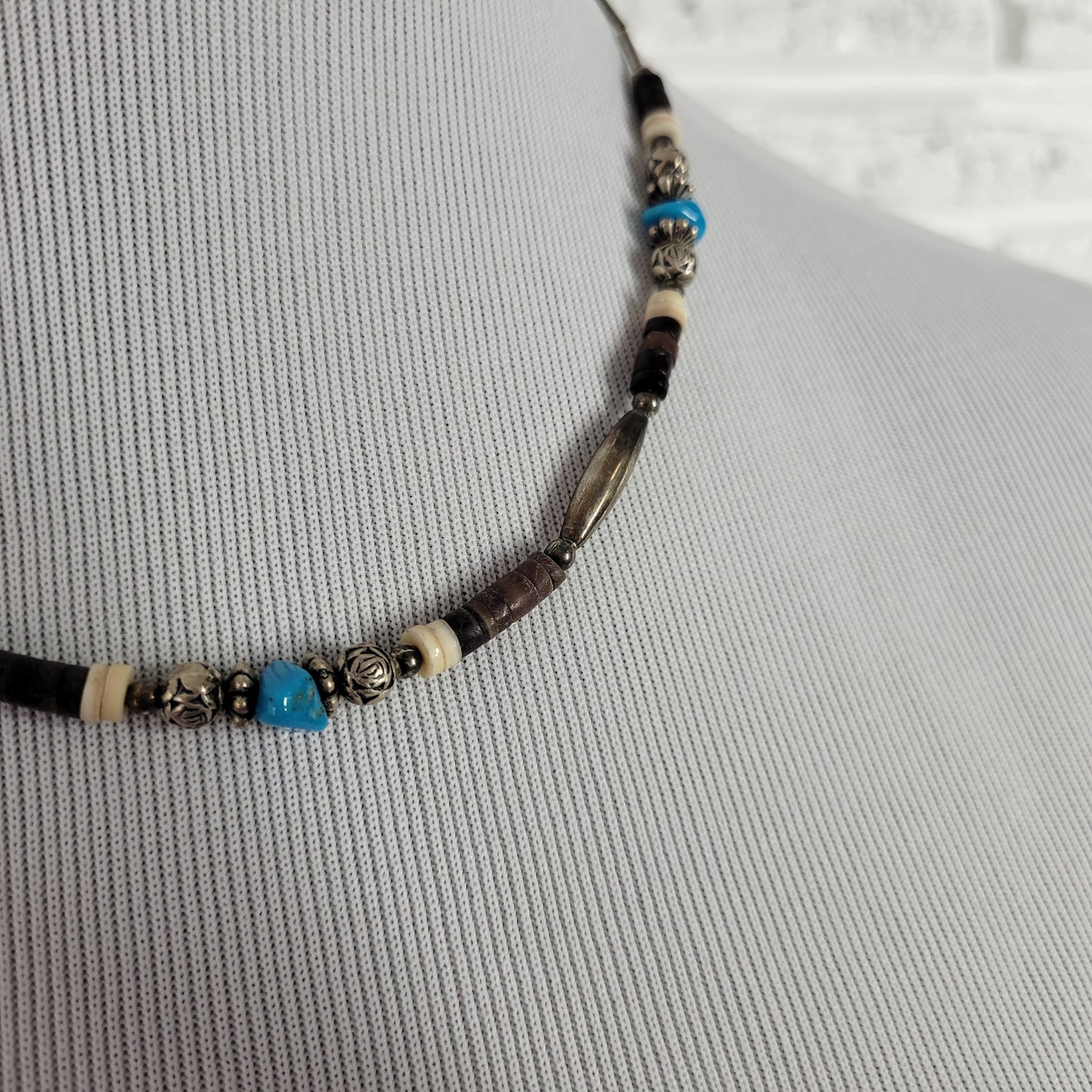 Vintage Southwestern Boho Tribal Silver Tone Necklace Blue Heishi Beads 19" N18E