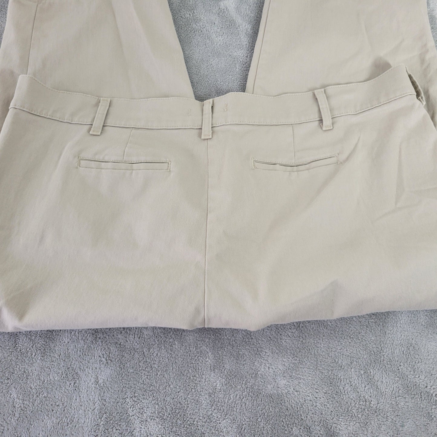 Riders by Lee Women's Beige Capri Pants Size 24W Easy Care Straight Leg CAP12E