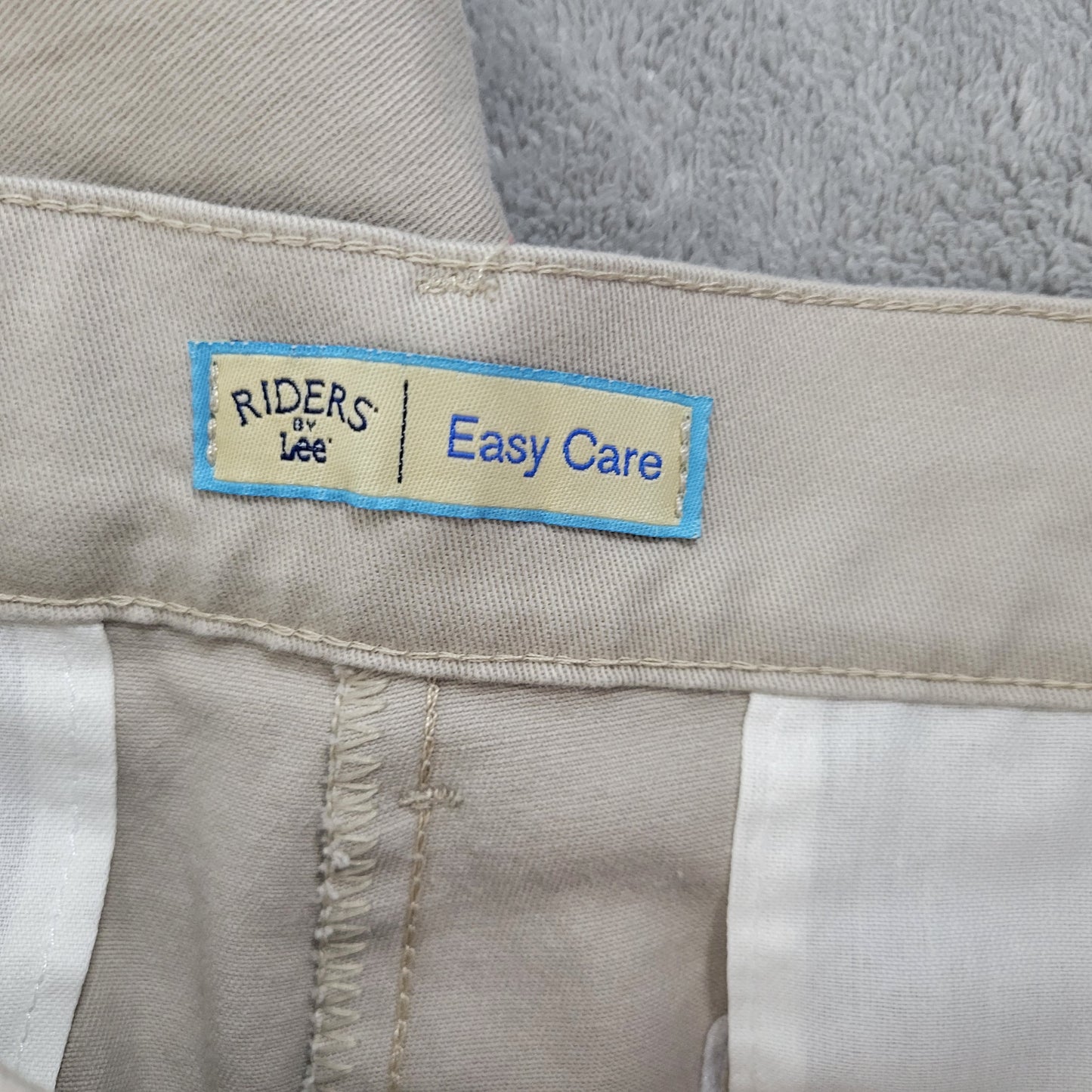 Riders by Lee Women's Beige Capri Pants Size 24W Easy Care Straight Leg CAP12E