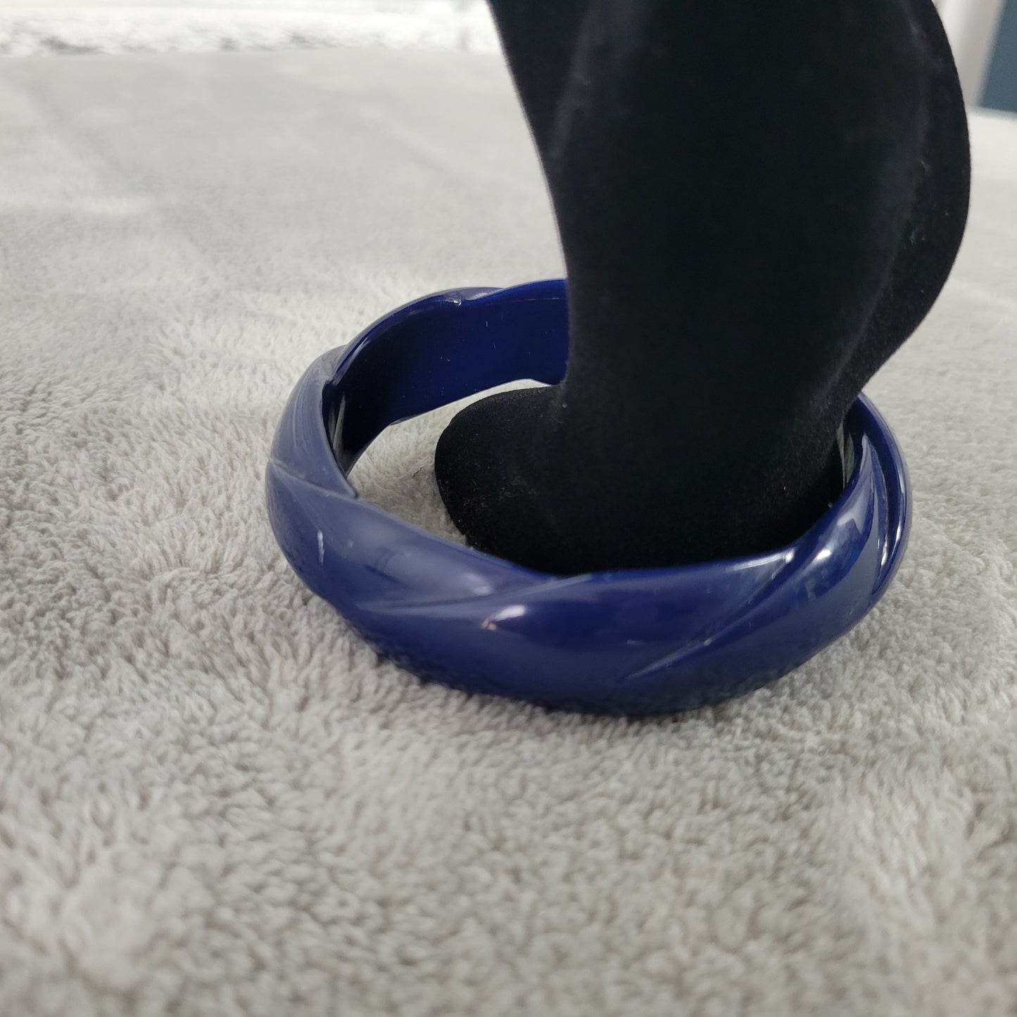 Vintage Navy Blue Twisted Resin Bangle Bracelet - Chunky Cobalt Blue Swirl B9E