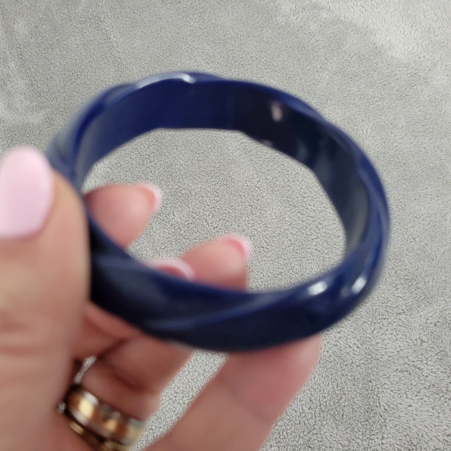 Vintage Navy Blue Twisted Resin Bangle Bracelet - Chunky Cobalt Blue Swirl B9E