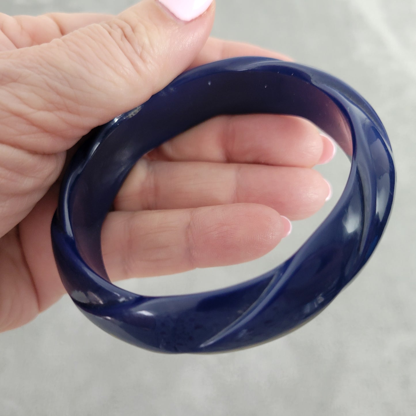 Vintage Navy Blue Twisted Resin Bangle Bracelet - Chunky Cobalt Blue Swirl B9E