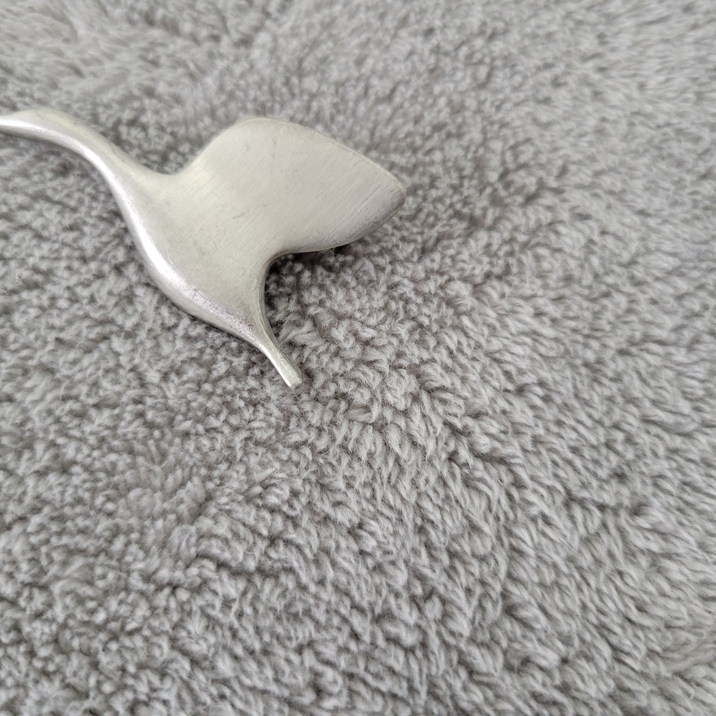 Vintage Silver Tone Flying Goose Swan Bird Brooch Pin Minimalist Nature P1E