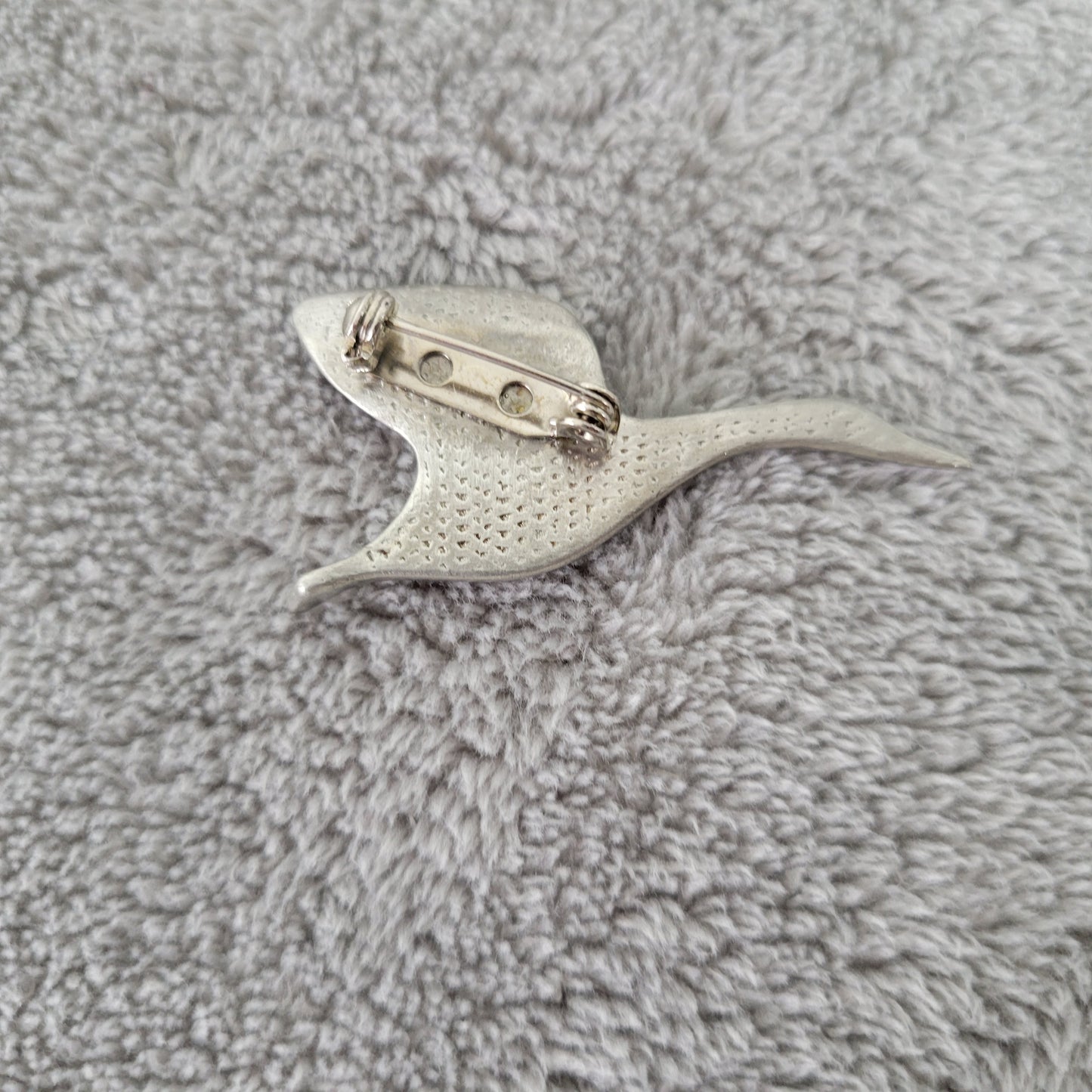 Vintage Silver Tone Flying Goose Swan Bird Brooch Pin Minimalist Nature P1E